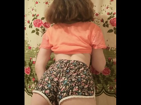 ❤️ Nena jove sexy despullant-se els pantalons curts davant la càmera ❤❌ Vídeo de sexe al porno ca.pornohammer.ru