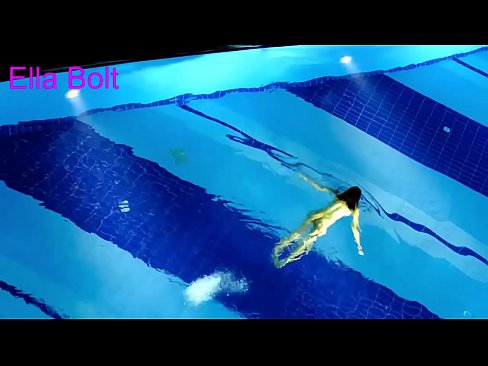 ❤️ No puc parar de mirar-la, jove rossa presa nedant nua a la piscina del complex ELLA BOLT ❤❌ Vídeo de sexe al porno ca.pornohammer.ru