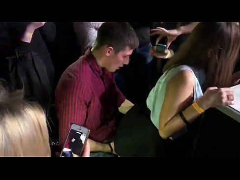 ❤️ Sexe real en una discoteca russa. Noia russa de 18 anys a l'anus i la vagina follada en una discoteca ❤❌ Vídeo de sexe al porno ca.pornohammer.ru